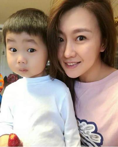 潘长江女儿大变脸 小孙子却撞脸潘长江