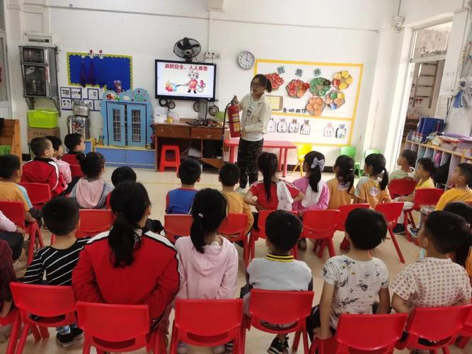 消防演练安全童行高峰街道中心幼儿园举行消防疏散演练活动