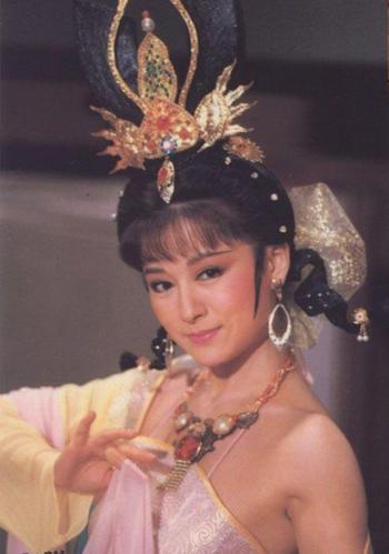 68岁潘迎紫10大古装剧照曝光,武则天霸气,小龙女娇俏