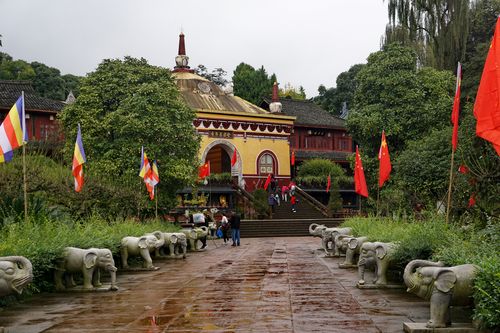 万年寺无梁殿,建于明万历年间(1573一1620).