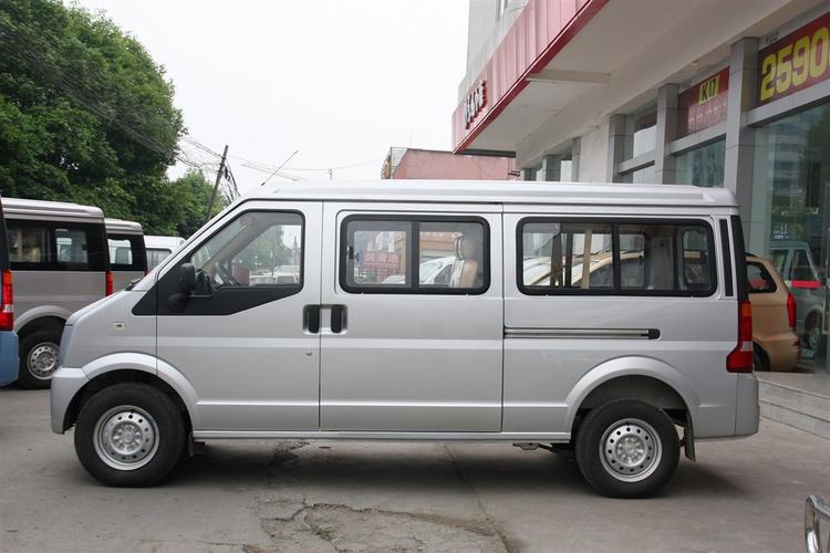 东风小康c36正侧(车头向左)