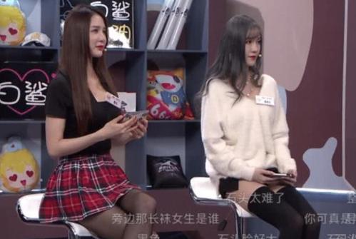 原创腐团儿刚参加完lpl解说马上又去cf解说身材秒杀其他女主播