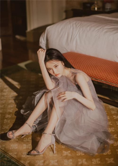 张慧雯波光碎金裙现身 《有翡》趣闻大爆料
