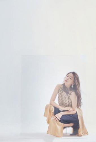 张小斐唯美杂志封面写真图片25