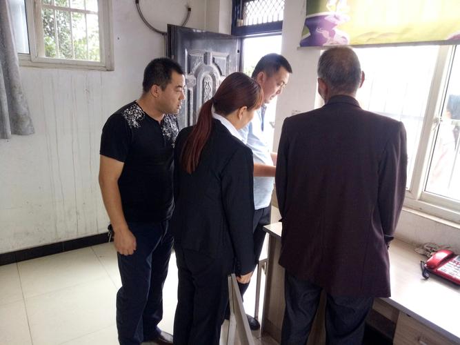 白水县教育局副局长奚小虎莅临冯雷中心校检查指导工作