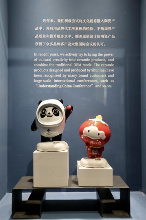 陶瓷冰墩墩和雪容融来自福建德化