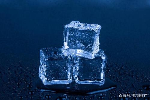 蓝色冰块图片一组 此作品由苏州摄影爱好者冷先生在著名的镇江地区