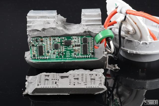 米家车载逆变器cznbq-1qm拆解