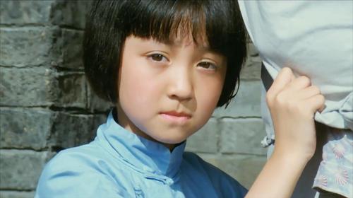 城南旧事:英子的演技绝了,眼里都是戏,太招人喜欢了