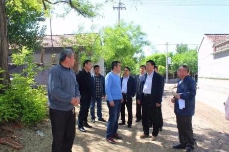 市委统战部常务副部长邱承江带队到派驻高青县"第一书记"帮扶村青城镇