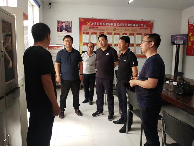 李炜,王慧忠在牛寺乡和松村乡调研脱贫攻坚和农业产业