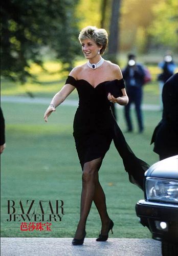 1994年6月29日,戴安娜王妃身穿希腊设计师christina stambolian的紧身