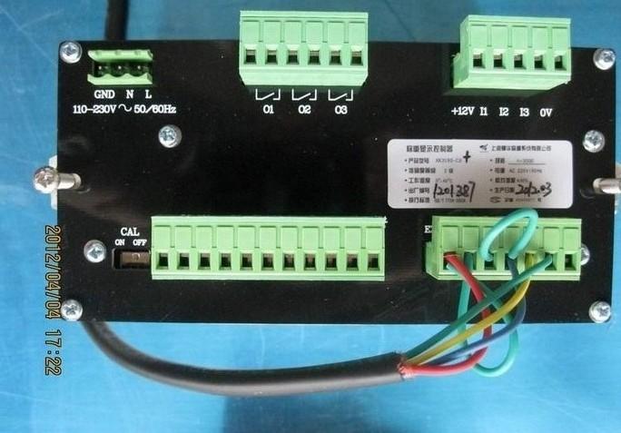 请先将plc上rs422转——rs232线连接到plc和电脑串口
