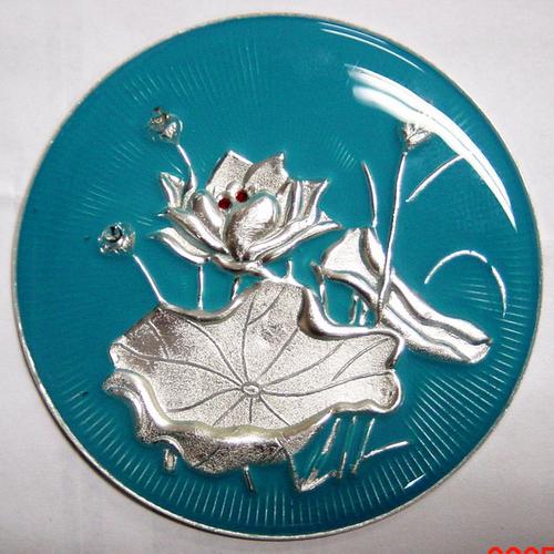 品名:水晶滴塑贴标 材料:银色pet 环氧树脂 工艺:无毒,无味,卫生安全