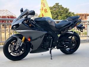 摩托车跑车雅马哈r1趴赛