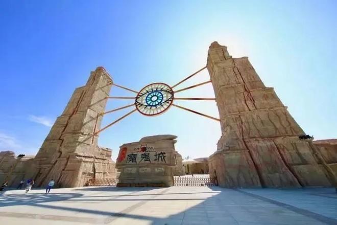 克拉玛依2019年全年接待游客1078.07万人次,旅游业总收入为94.