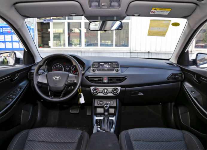 北京现代悦动内饰