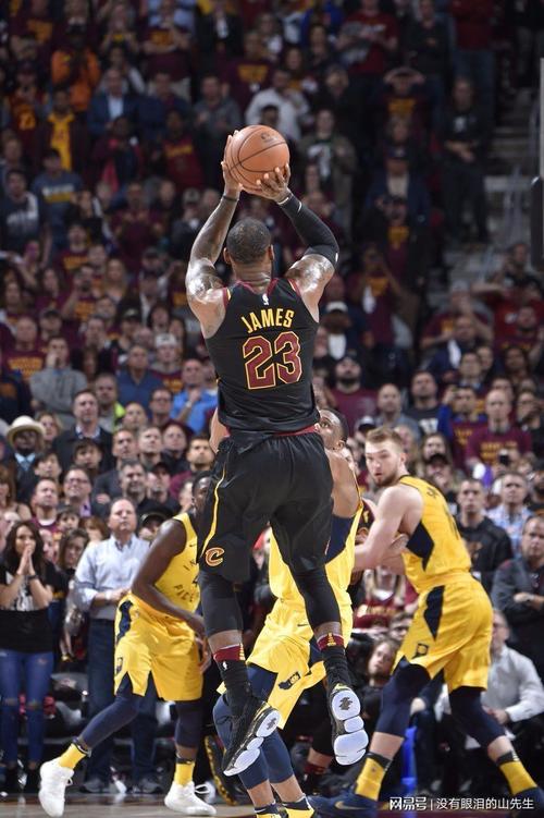 勒布朗-詹姆斯最后时刻完成对维克托-奥拉