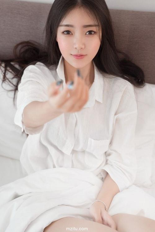 超甜美清纯妹子可乐vicky秀美容颜让人一见倾心