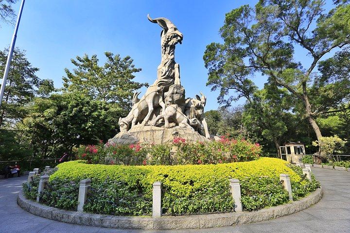 来到广州最大的公园越秀公园.公园风光优美,很适合来漫步,锻炼身体.