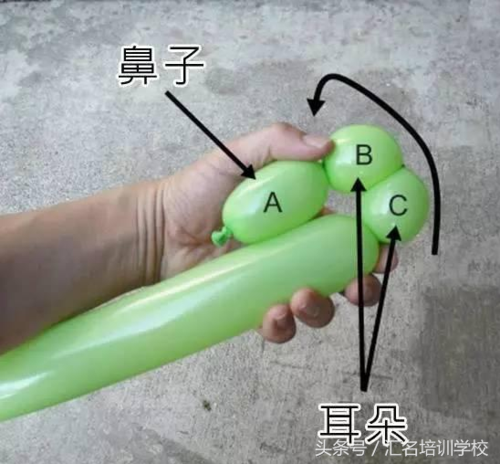 气球造型教程:怎么用长条魔术气球扭小狗
