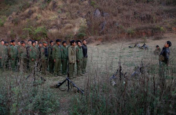 果敢军新战斗画面打退多次攻击缴很多战利品