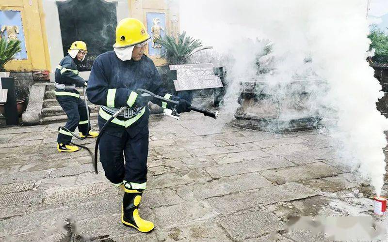 石宝寨·微型消防站装配"新武器": 泡沫细水雾枪