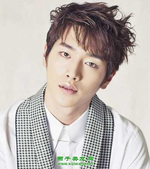 男生齐刘海蘑菇头发型 让你潮男感十足 男生蘑菇头,齐