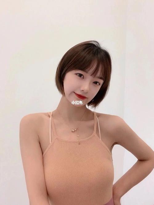 简约不失高级感一刀齐短发太飒了||||||简约不失高级感一刀齐短发太