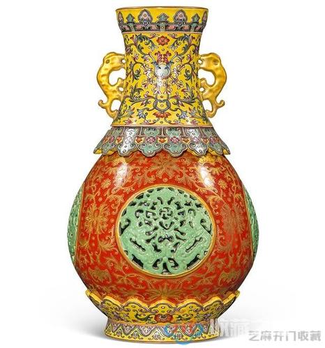 乾隆粉彩描金开光镂空花卉纹转心瓶