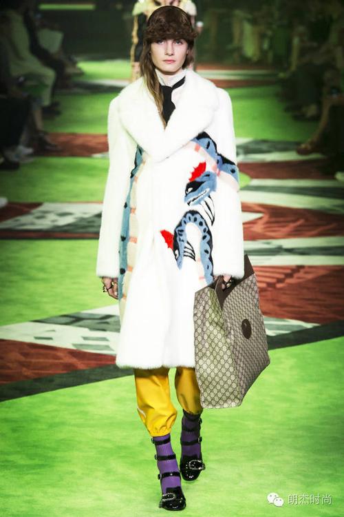 清丽雅致,小而美 | 2017女装皮革皮草流行趋势