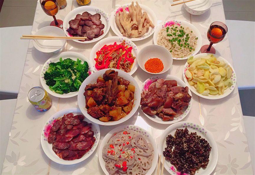 九寨沟震后第一顿年夜饭:最好的礼物是团圆!