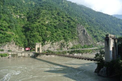 四川石棉县大渡河上悬索险桥