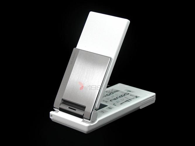  p>夏普sh9110c手机主打日系经典的旋转翻盖风,不仅有着黑色,白色
