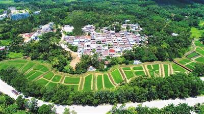 5月7日,航拍琼中黎族苗族自治县湾岭镇鸭坡村.