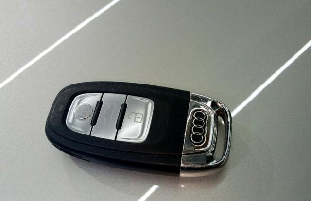 奥迪车钥匙电池型号