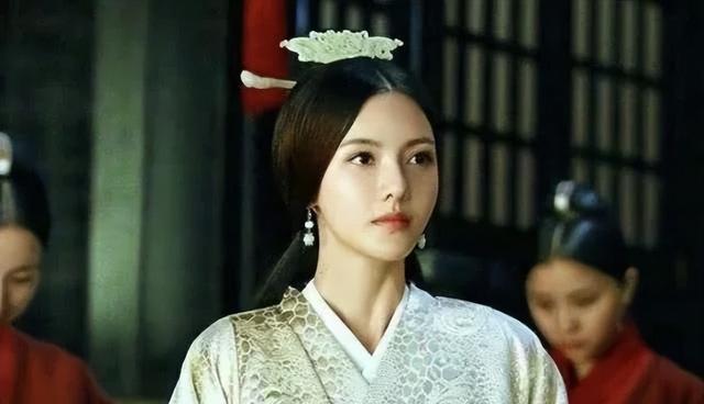 曹丕将三国第一美女甄宓赐死后为何还在她嘴里塞满秽物