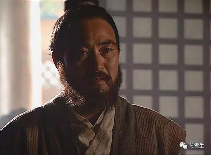 "你怕我是吧?这就对了,告诉你我就是人送外号青面兽杨志的便是!