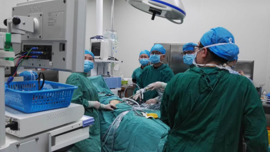 区中医院外一科成功开展首例腹腔镜下胃穿孔修补术