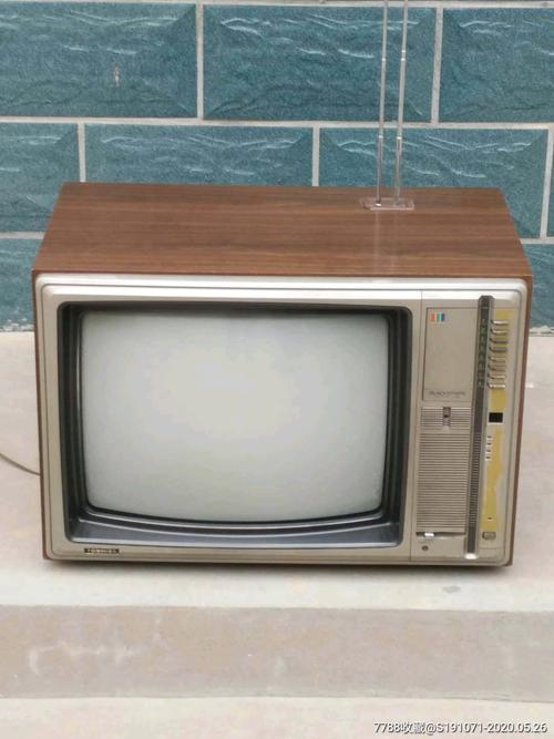 拆迁从老退休干部家收来七八十年代木克东芝大彩电,木