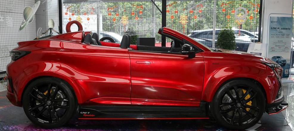 看到外观,长安uni-敞篷版的造型基本是普通版uni-t(参数|图片)车型的