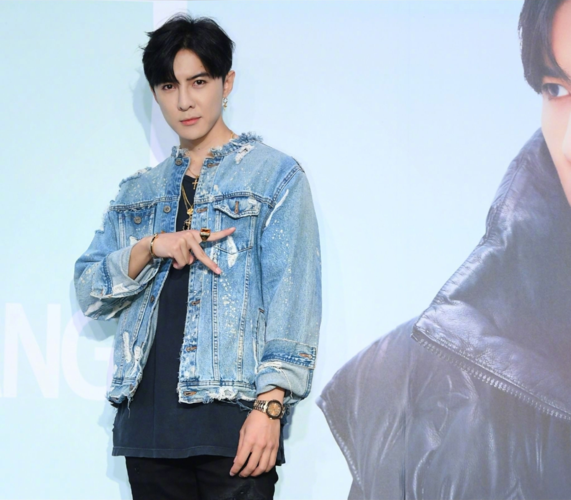 我用了最喜欢的这款发型图片有40多张,内容包括台湾艺人唐禹哲,中国的