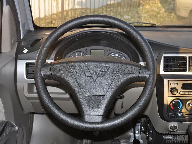 五菱荣光 2012款 加长版1.2mt标准型--方向盘 / 88