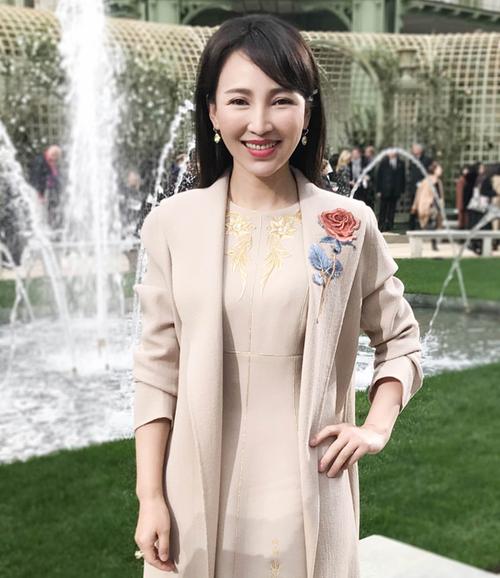 岳丽娜高清图片岳丽娜旗袍照