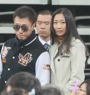 孙红雷炮轰潜规则 女友身材高挑相貌出众