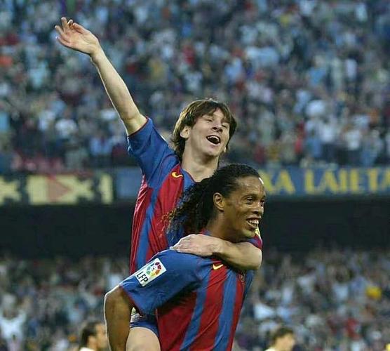 小罗该怎么安慰他?梅西离开了巴萨,我们的青春也该结束了