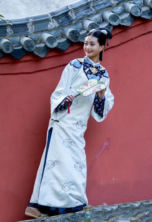 活泼的宫女