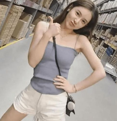 身高185cm的东北姑娘本以为只剩下高了看到长相之后我酸了