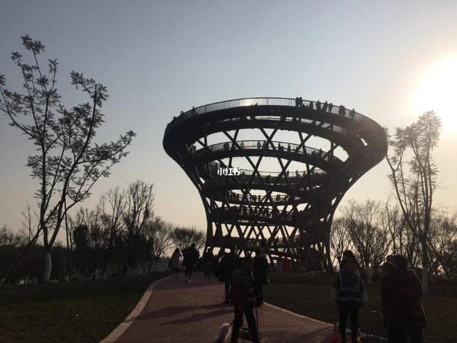 达州网红景点 | 莲花湖转转楼_景点_达州网红地打卡_出行_出行攻略