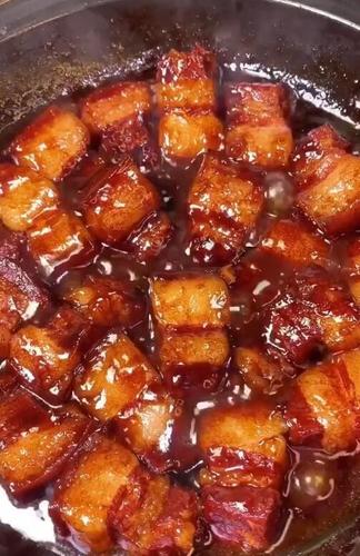 红烧肉最简单家常做法,只需4步,吃着口口爆香,看着都流口水了